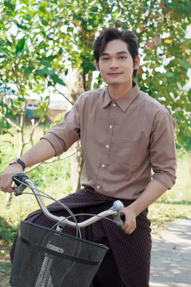 Actor Daung meets fans at the festival