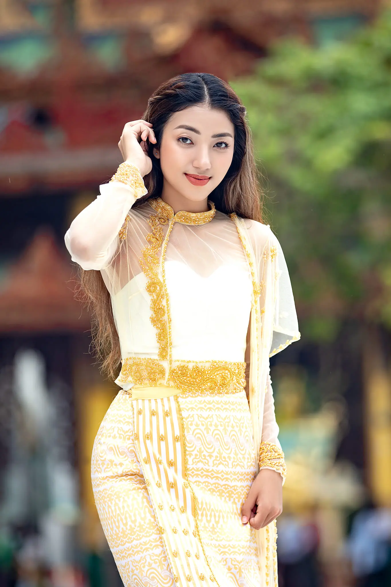 Pan Yaung Chel is following Htet Htet Moe Oo