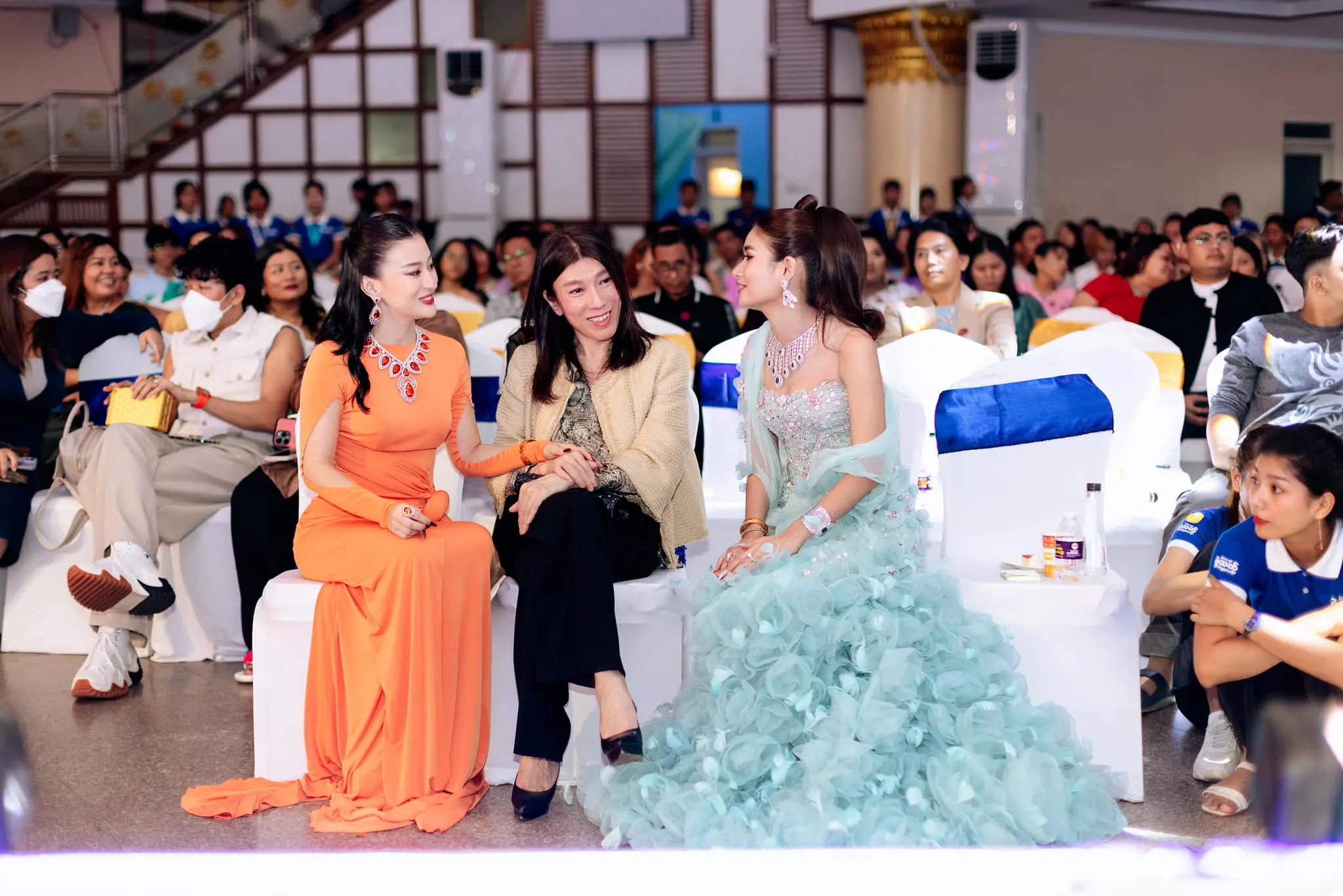 The Daughter of Zwe Htet is going with actress Wutt Hmone Shwe Yi